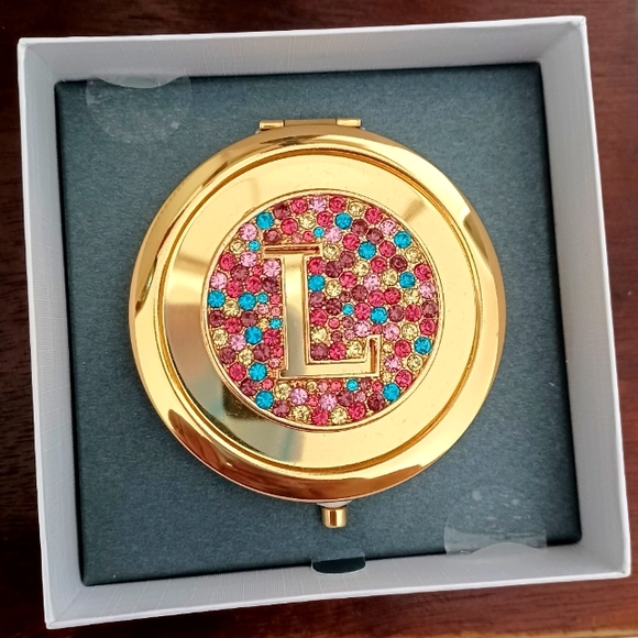 NWT* LARGE GOLD MIRROR COMPACT! - Picture 2 of 6